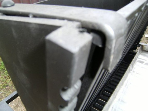 barbecue-vertical-poignee-reglable